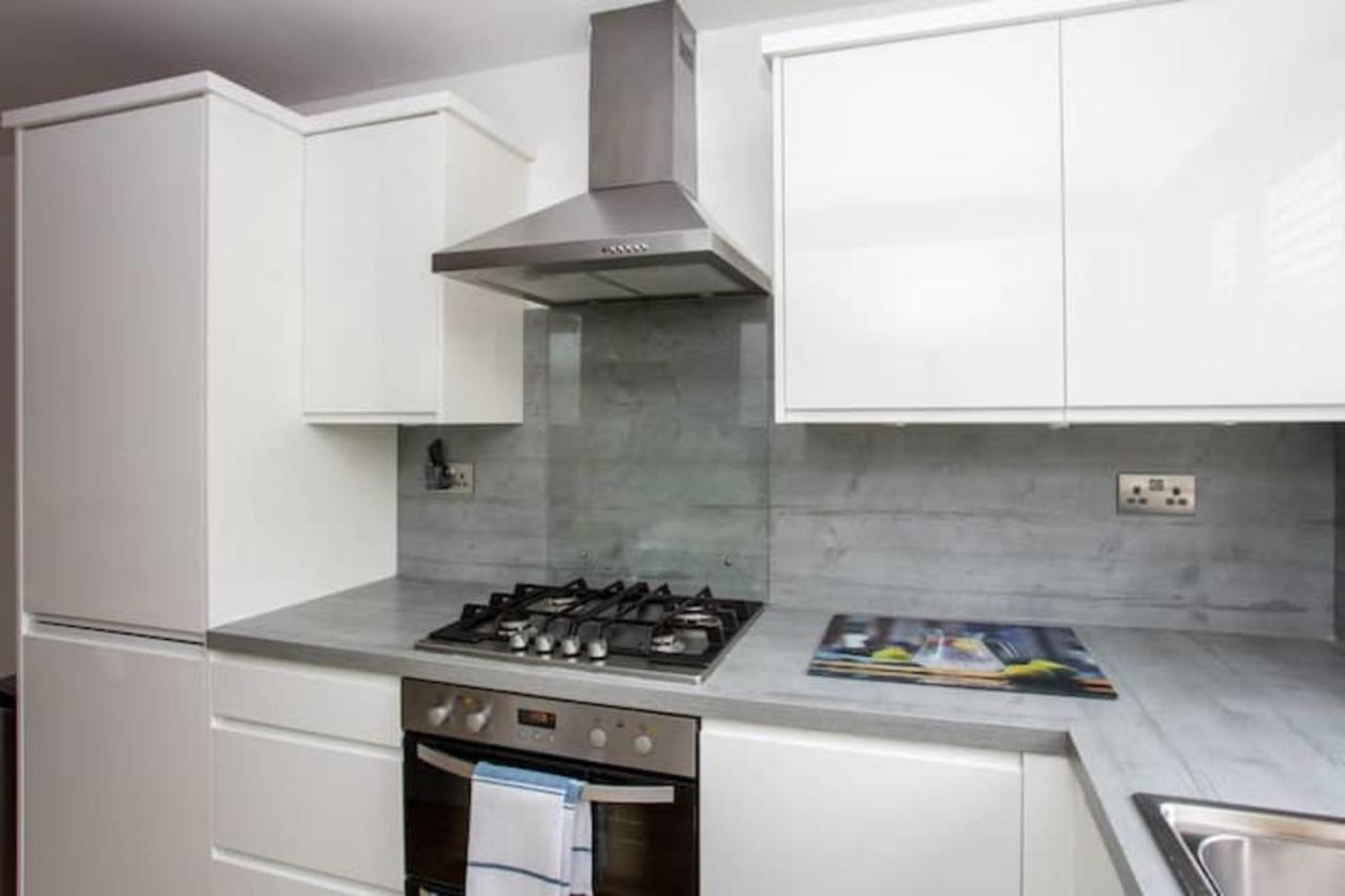 Spacious 3 Bedroom With Large Balcony Appartamento *